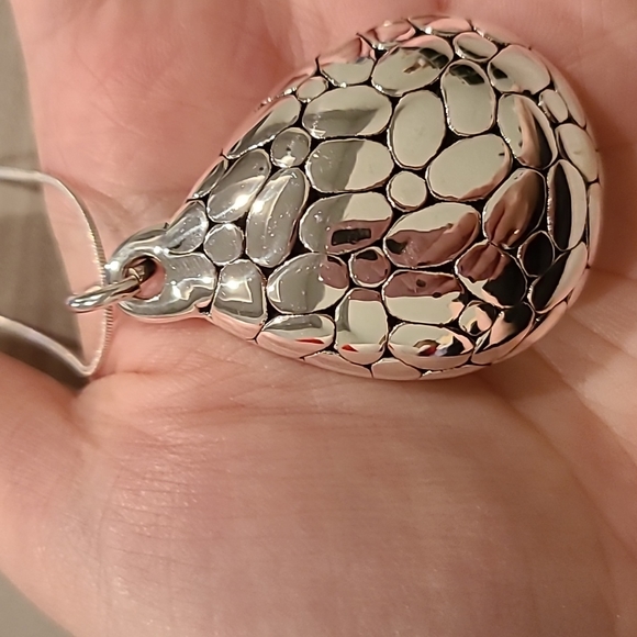 Sterling silver puffy tear drop pebbled surface necklace - Picture 2 of 9